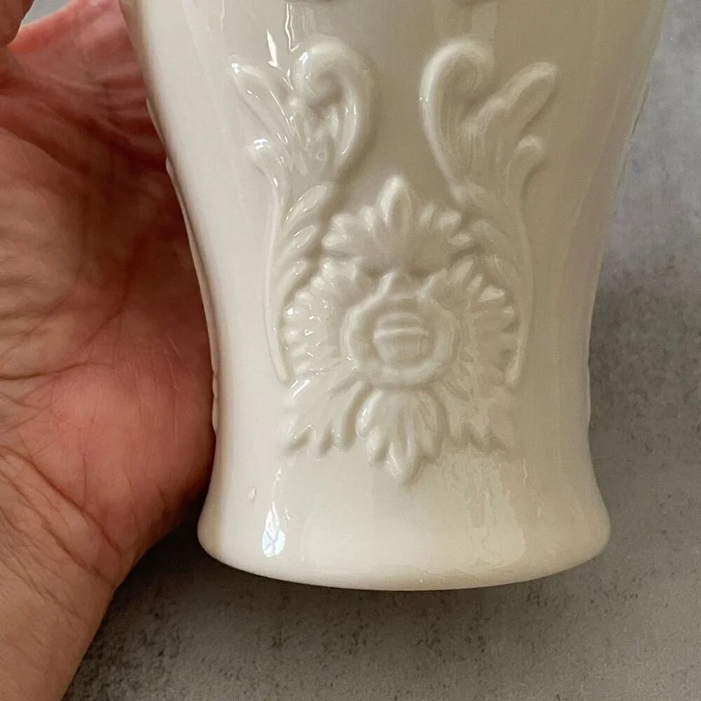 Lenox Vintage Georgian Collection Cream Gold Rim Embossed 7